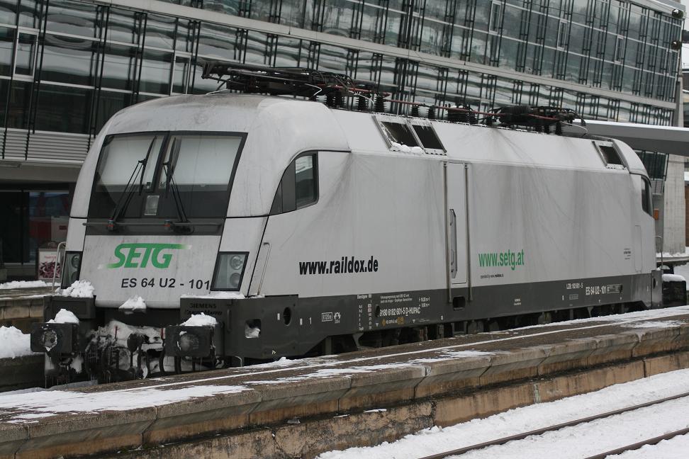 ES 64 U2-101 der SETG abgestellt in Augsburg HBF