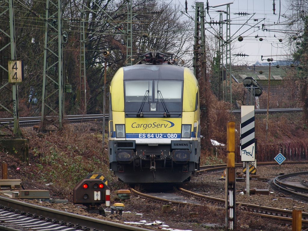 ES 64 U2-80 von CargoServ am 07.01.2011 in Aachen West.