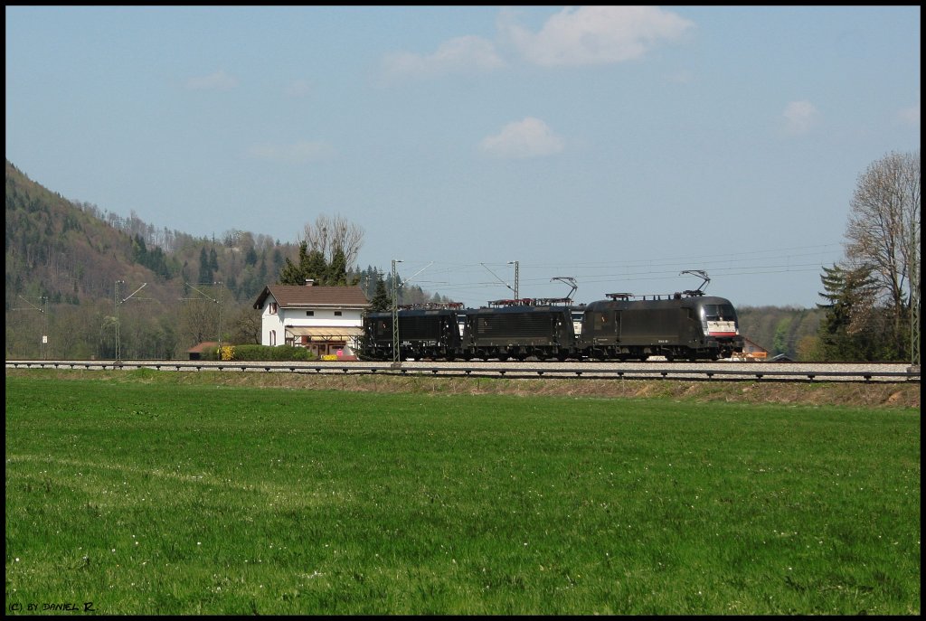 ES 64 U4 -004 mit ES 64 F4 - 036 und ES 64 F4 - 110 auf dem Weg gen Kufstein. So gesehen am 09.04.2011 in Niederaudorf
