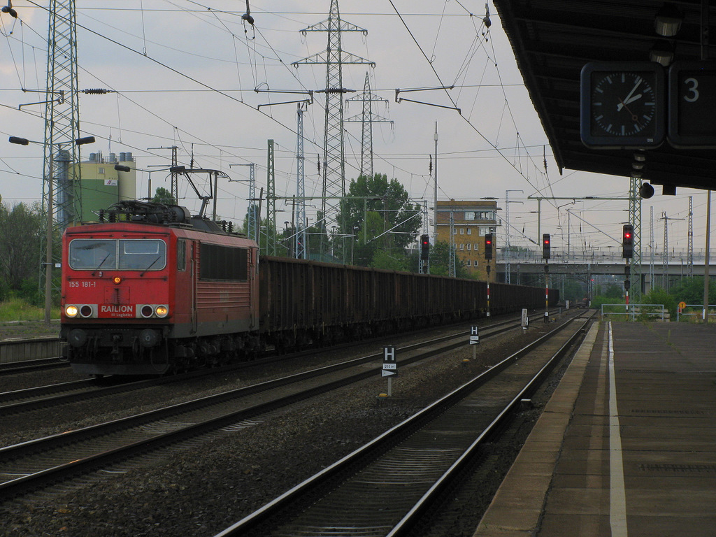 Es folgte am 02.08. die 155 181-1 mit einem Leerkohlezug von Knigs Wusterhausen nach Spreewitz, auf Umleitungsstrecke via Dresdener Bahn, denn die Regelstrecke (Knigs Wusterhausen - Lbbenau) ist ja im Bau - Leider!