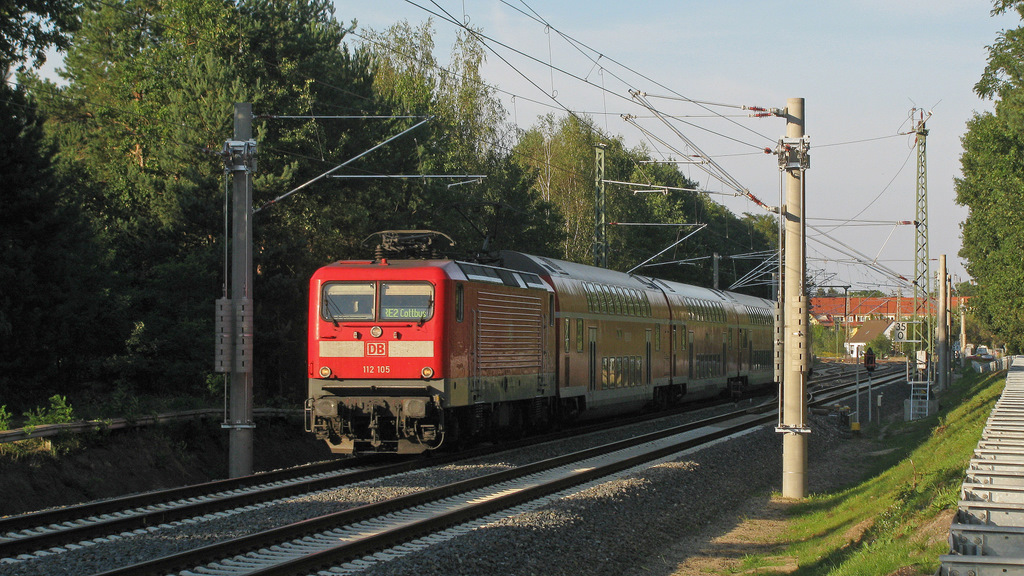 Es folgte ebenso am Samstag ein RE 2 mit 112 105 nach Cottbus durch Bestensee. 03.09.2011
