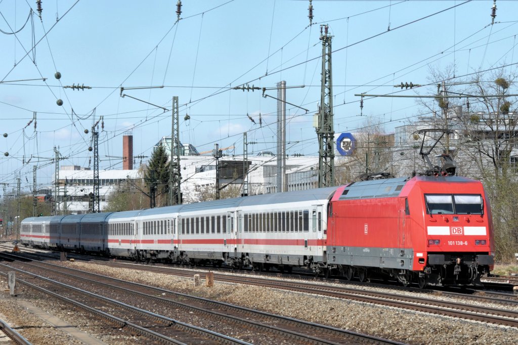 Es geht auch in sauber: 101 138 am 01.04.12 am Heimeranplatz