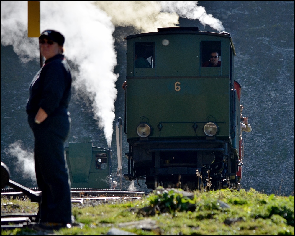 Es muss noch ein wenig gewartet werden auf den Gegenzug. Lichtspiel in Oberstafel im Oktober 2011.