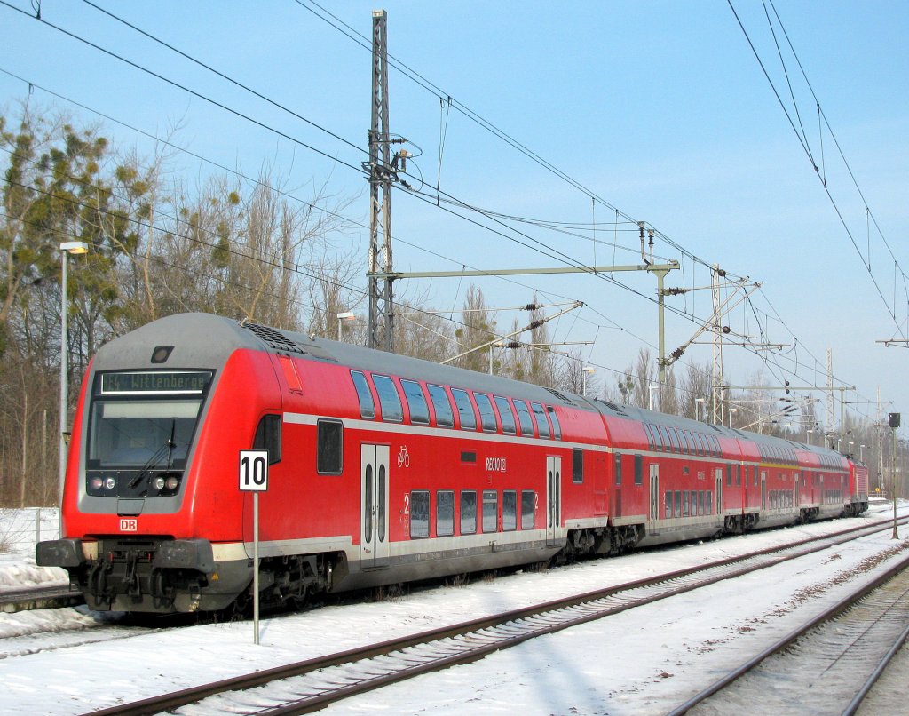 Es steht zur Abfahrt bereit der RE 4 nach Wittenberge am 05.02. in Ludwigsfelde.