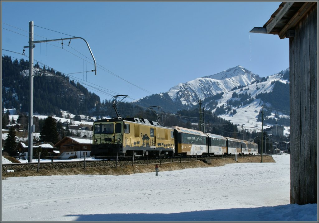 Es taut, als ich die MOB GDe 4/4 mit ihrem Goldenpass Panoramic Express 3115 von Zweisimmen nach Montreux bei Gstaad fotografieren konnte. 
13. März 2012