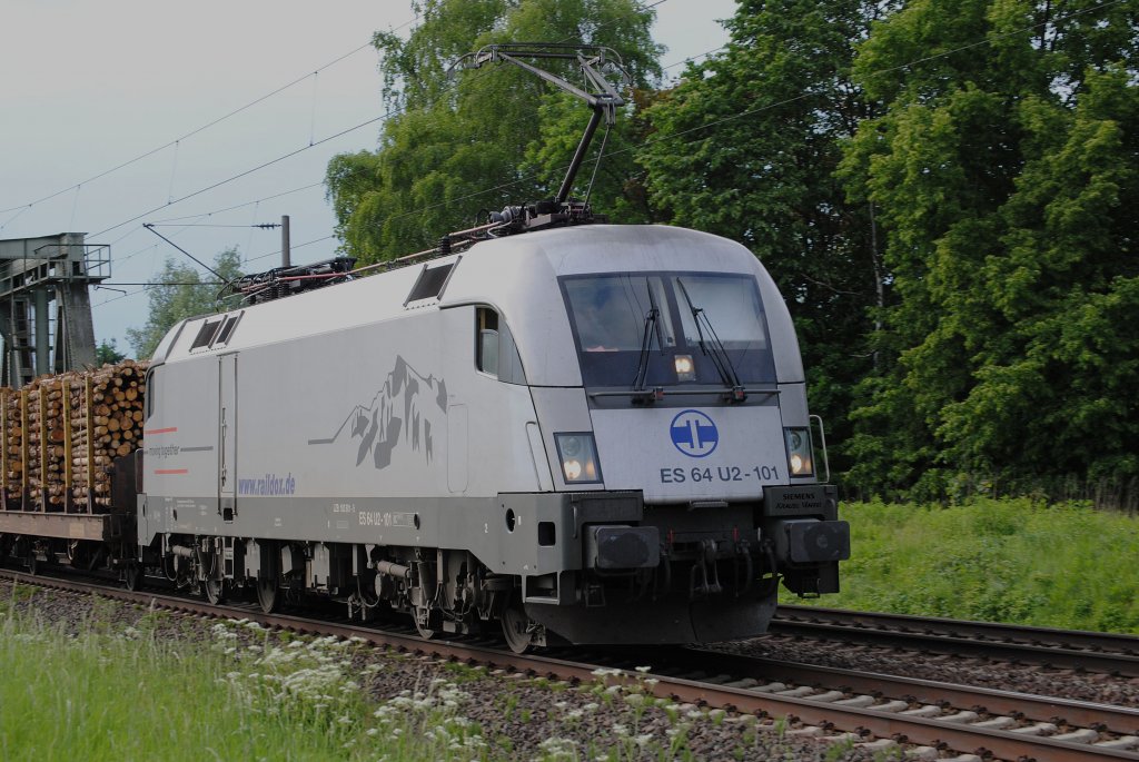 ES24U2-101 am 08.06.2010 kurz nach berquerung des Mittellandkanals bei Peine
