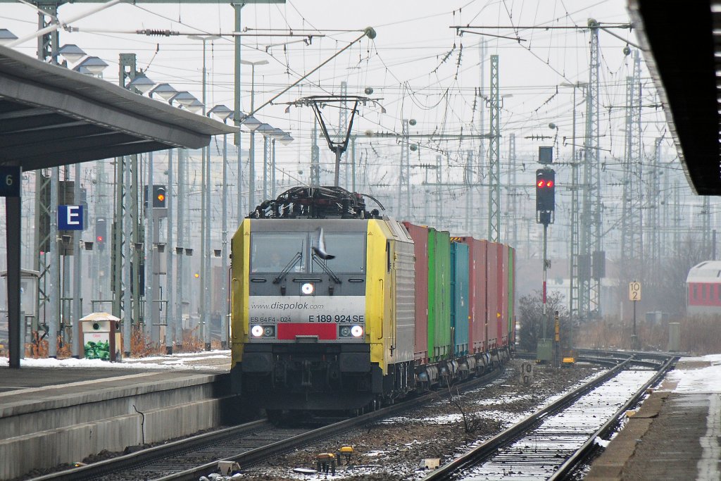 ES64 F4-024 am 07.02.10 aus Riem in Mnchen Ost
