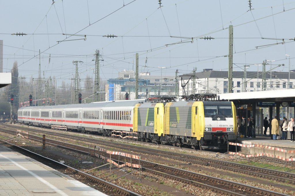 ES64 F4-088 & 093 am 17.04.10 mit EC 85 nach Bologna in Mnchen Ost