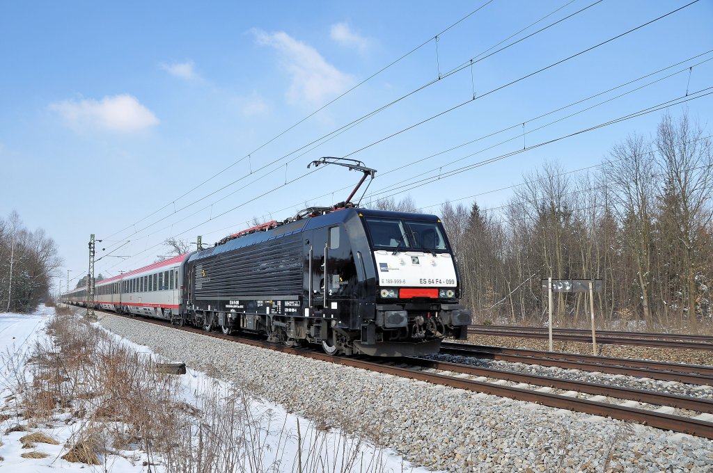 ES64 F4-092 am 12.03.10 mit EC 87 nach Verona in Haar/Mnchen