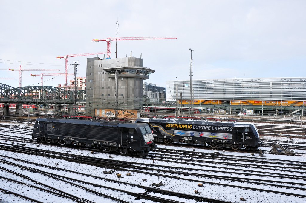 ES64 F4-094 & 032 stehen am 03.01.10 eintrchtig beisammen (Mnchen Hbf)