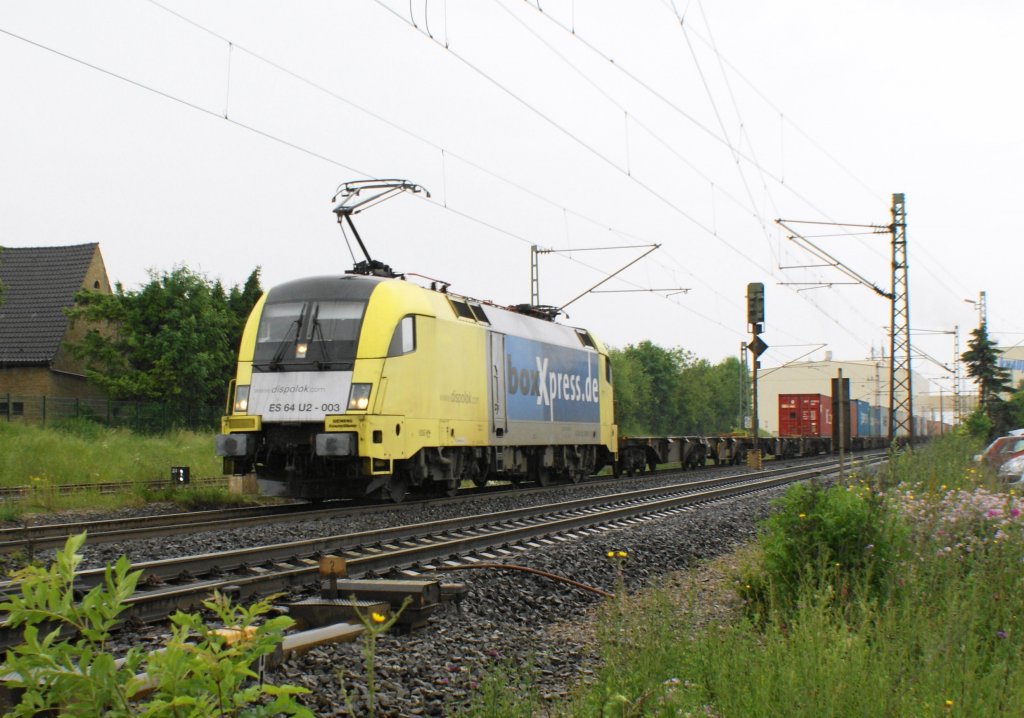 ES64 U2-003 bei strmenden Regen mit einen KLV-Zug in Iphofen am 17.06.2010 (Rene)