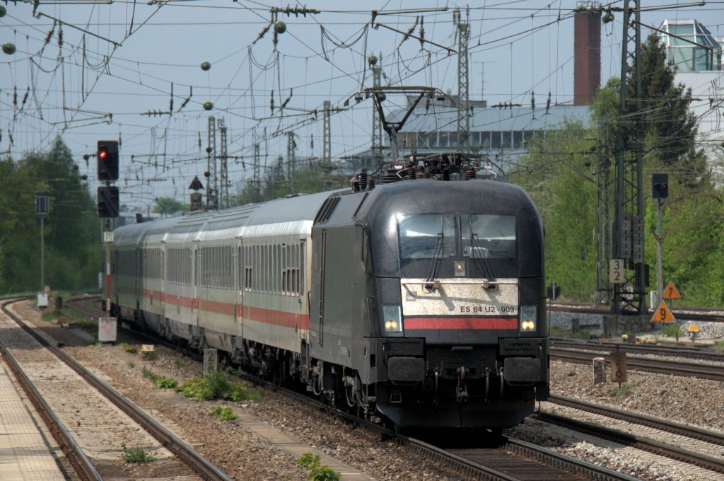 ES64 U2-009 am 05.05.13 mit dem `Kukident-Express´ nach Berchtesgaden am Heimeranplatz