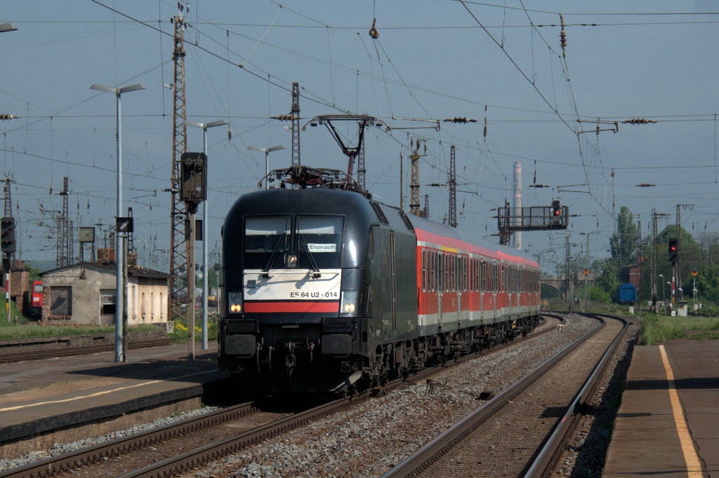ES64 U2-014 am 16.05.13 mit der RE nach Eisenach in Grokorbetha