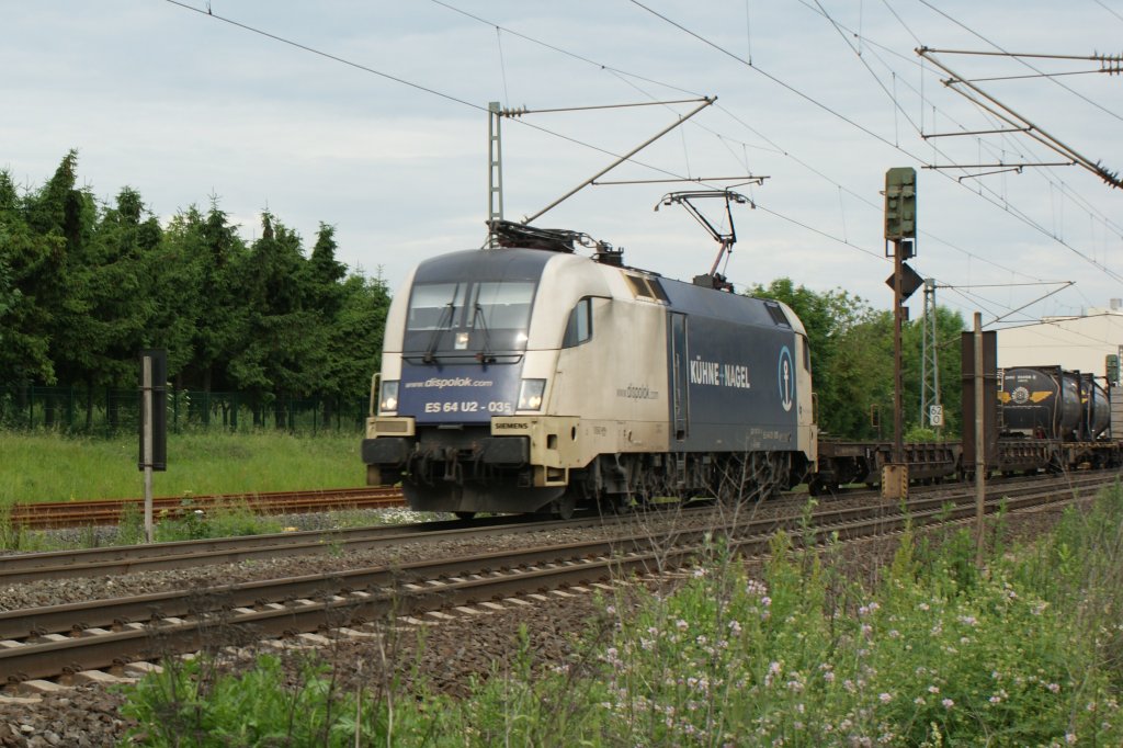 ES64 U2-035 der WLB  Khne+Nagel  bei der Durchfahrt durch Iphofen am 10.06.2010 (Rene)
