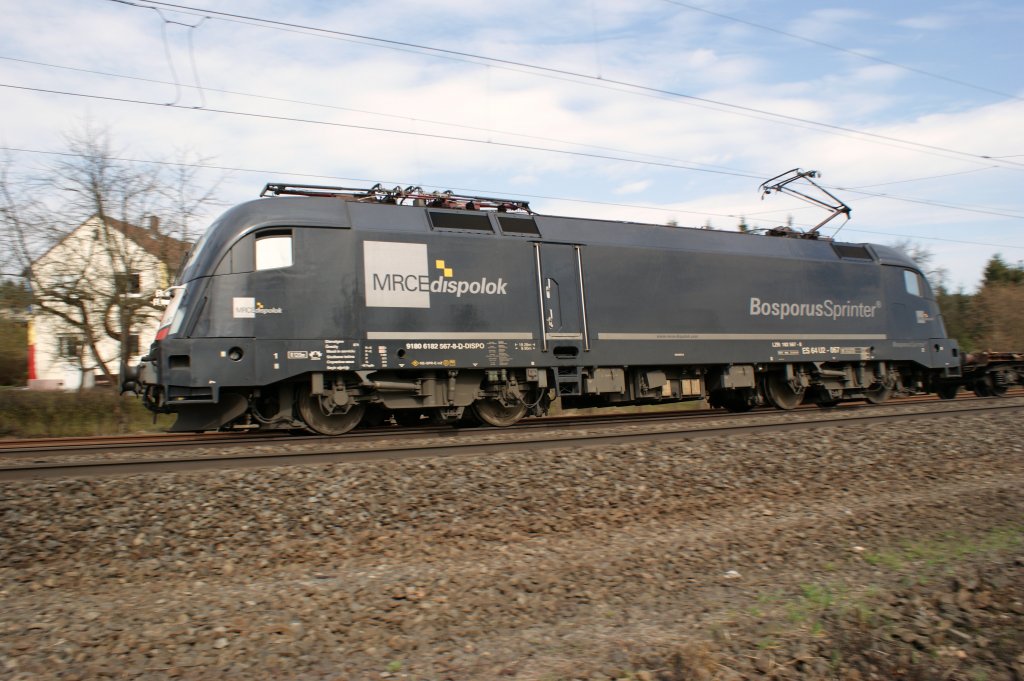ES64 U2-067 (182 567-8)mit einen KLV-Zug in Richtung Sden kurz vor Fulda am 26.03.2010 