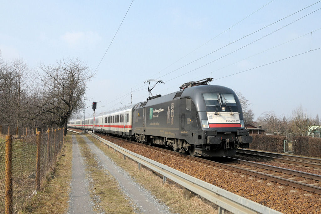 ES64 U2-073 am 14.03.11 mit EC 175 Hamburg-Budapest in Dresden-Stetzsch