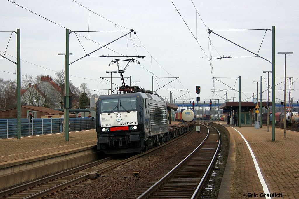 ES64F4-200 mit einem Gterzug am 12.3.2010 in Seelze.