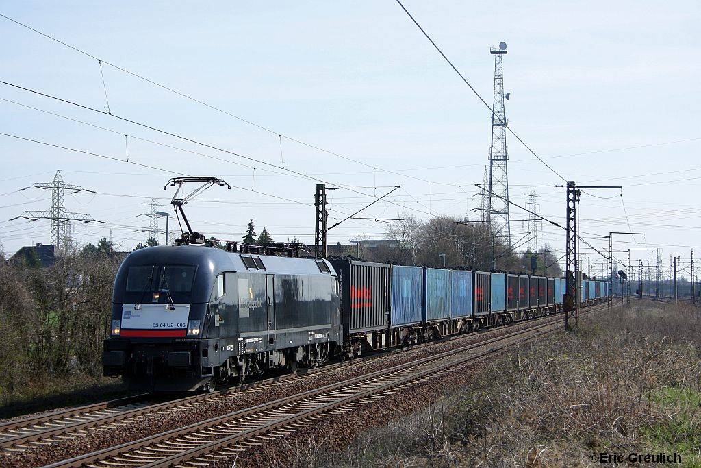 ES64U2-005 mit Blackboxen am 6.4.10 in Ahlten.