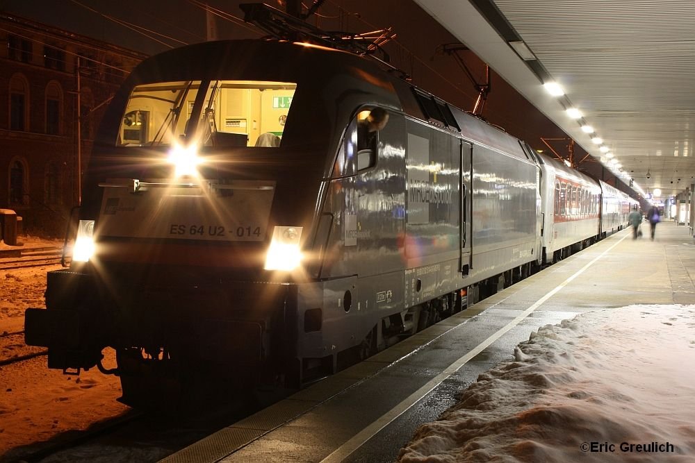 ES64U2-014 mit dem CNL449 in Hannover HBF.