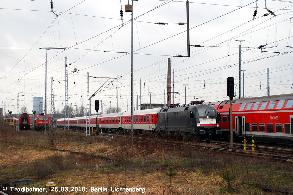 ES64U2-061 mit dem Leerpark vom AZ 13304 aus Innsbruck in Berlin-Lichtenberg