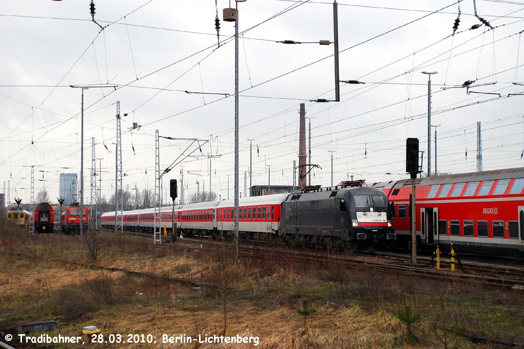 ES64U2-061 mit dem Leerpark vom AZ 13304 aus Innsbruck in Berlin-Lichtenberg