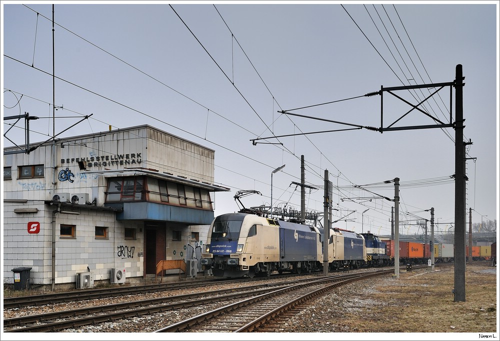 ES64U2-068 + 183.705 + WLB 91 mit TEC 42916; beim ehem. Behelfsstellwerk Brigittenau, 31.12.2010