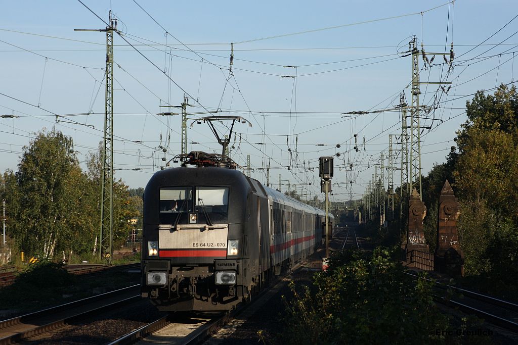 ES64U2-070 mit dem 2083 am 14.10.11 in Hannover.