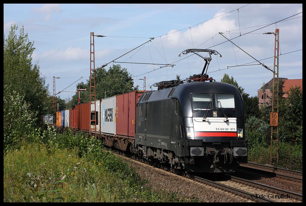 ES64U2-071 mit Containern am 10.09.2011 in Limmer.