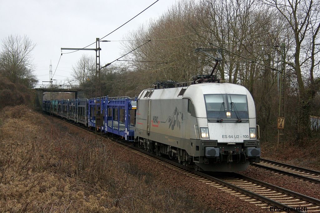ES64U2-100 mit einem leeren Autozug am 13.3.10.