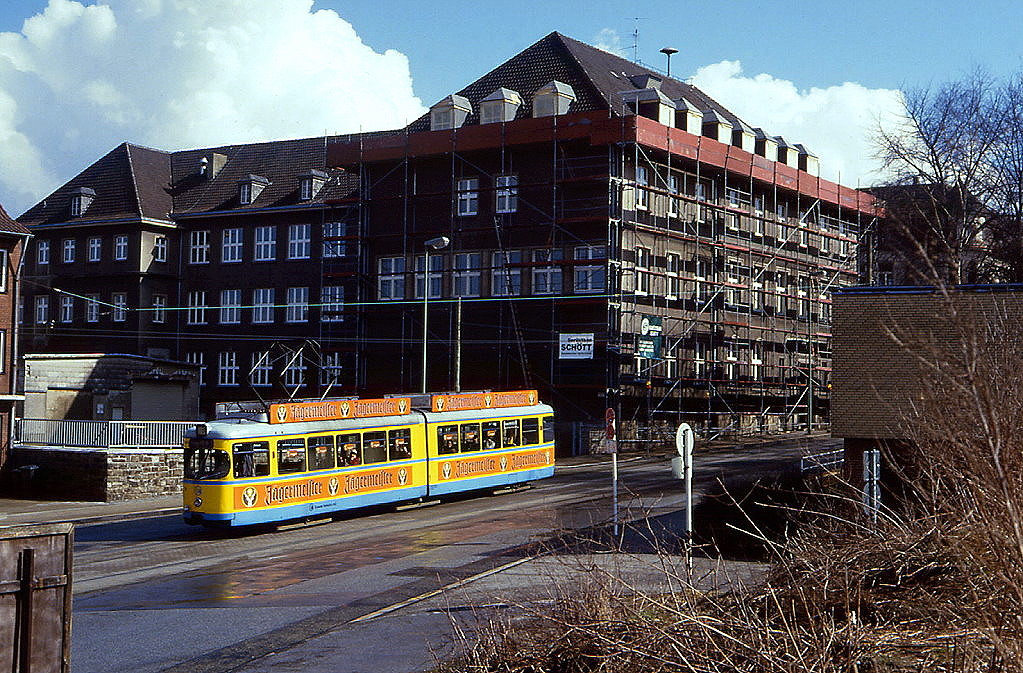 Essen Tw 1641 in der Gutenbergstrae, 29.03.1986.