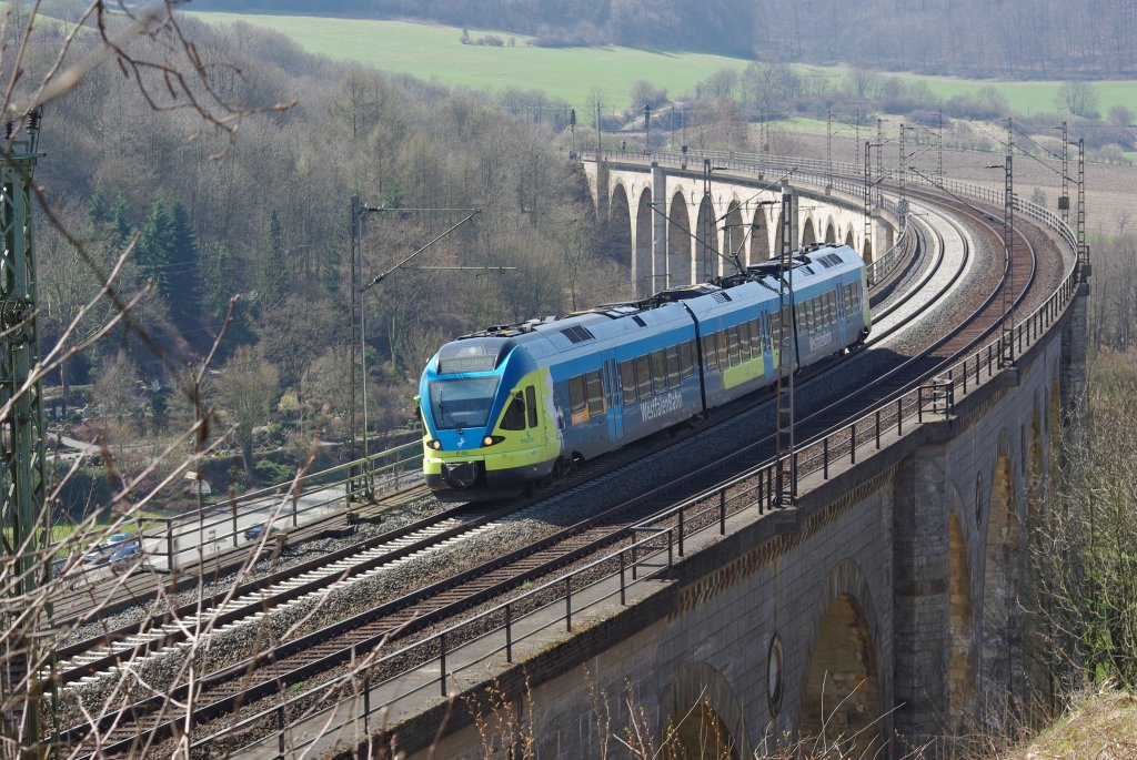 ET 001 der Westfalenbahn als RB 72 nach Herford erreicht Altenbeken. Aufgenommen am 07.04.2010.