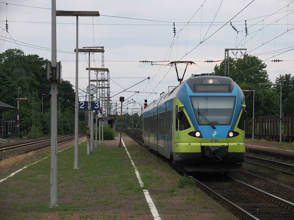 ET 003 der Westfalenbahn mit WFB90503 Bad Bentheim-Bielefeld Hauptbahnhof auf Bahnhof Salzbergen am 10-7-2012.