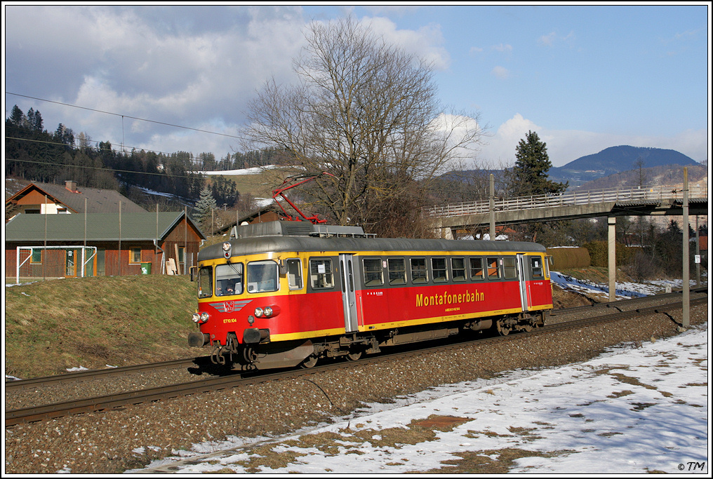 ET 10.104 der Montafonerbahn ist als STLB R 8793 nchst Stbing in Richtung Graz Hbf unterwegs. Aufgenommen bei Wolkenlotto am 03.01.2011.