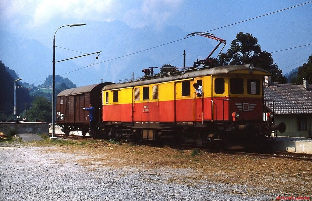 ET 10.106 bei Rangierarbeiten in Tschagguns im August 1982. Er wurde 1936 als Gepäcktriebwagen ET 30.002 für die BBÖ gebaut und war bei der ÖBB als 4060.02 im Bestand. 1971 wurde der Triebwagen an die Montafonerbahn verkauft. Das Fahrzeug blieb museal erhalten.