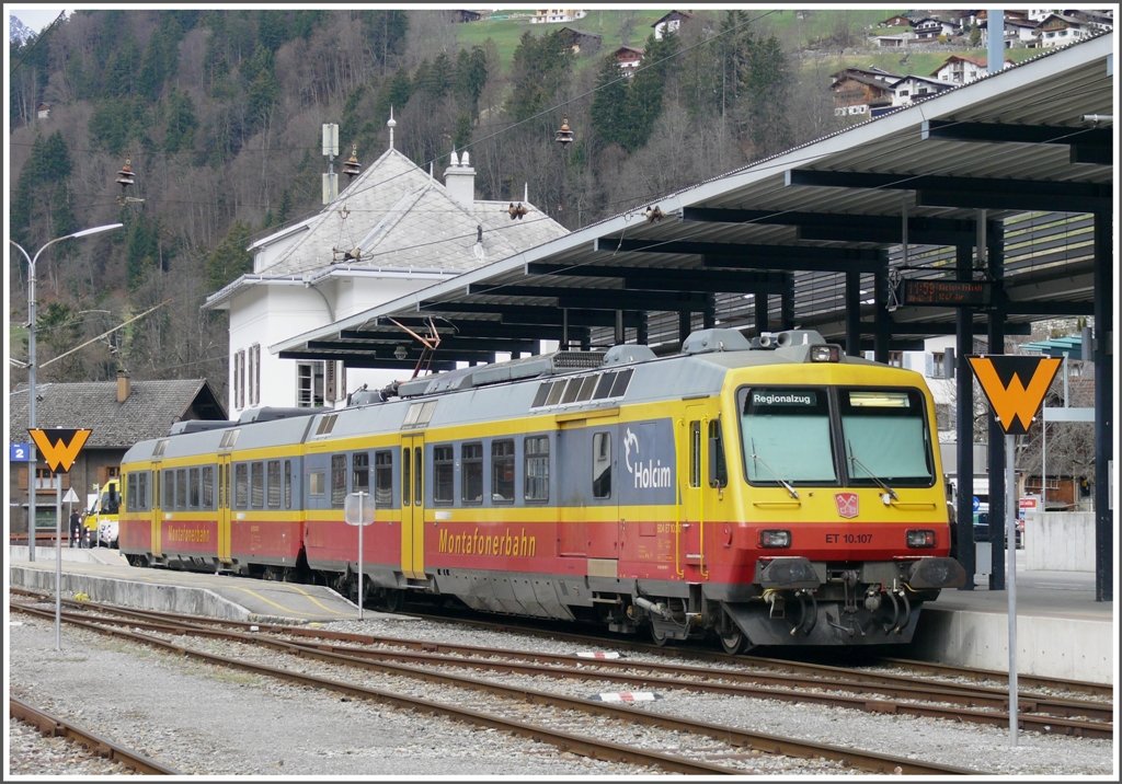 ET 10.107 und ES 10.207 am Endbahnhof Schruns im Montafon. (30.03.2010)