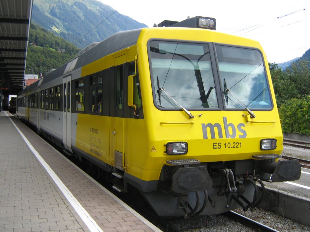 ET 10.121 der mbs am 14.8.2011 um 15:03 Uhr im Bahnhof Schruns.