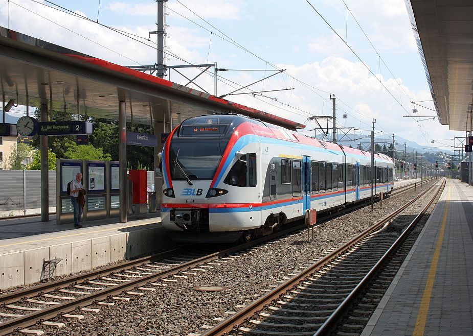 ET 131 der BLB hlt als S3 nach Bad Reichenhall in Salzburg Taxham Europark. 4.8.10