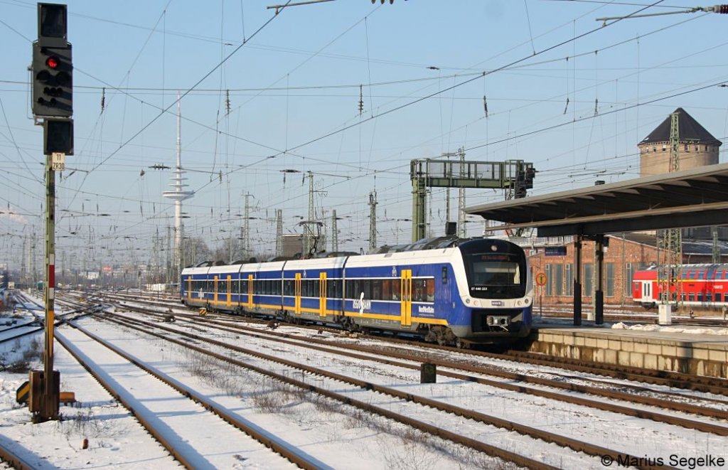 ET 440 223 erreicht als RS1 aus Bremen Vegesack kommden den Bremer Hauptbahnhof. Aufgenommen am 22.01.13
