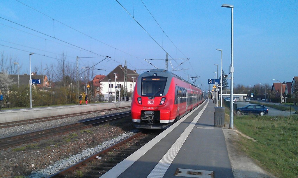 ET 442 der S-Bahn Nrnberg steht am 14.04.2012 in Hirschaid Richtung Bamberg.