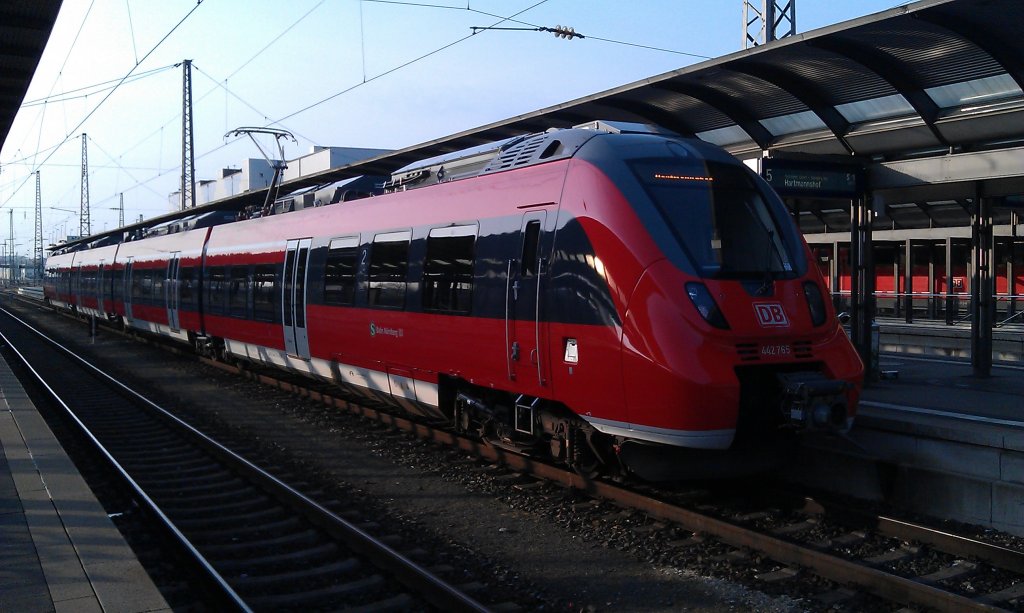 ET 442 der S1 (S-Bahn Nrnberg) steht am 14.04.2012 in Bamberg. Um 8:12 Uhr wird dieser seine Fahrt nach Hartmannshof gemeinsam mit mir beginnen. 