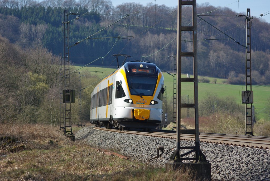 ET 5.16 der Eurobahn mit Warburg als Ziel erreicht Altenbeken. Aufgenommen am 07.04.2010.