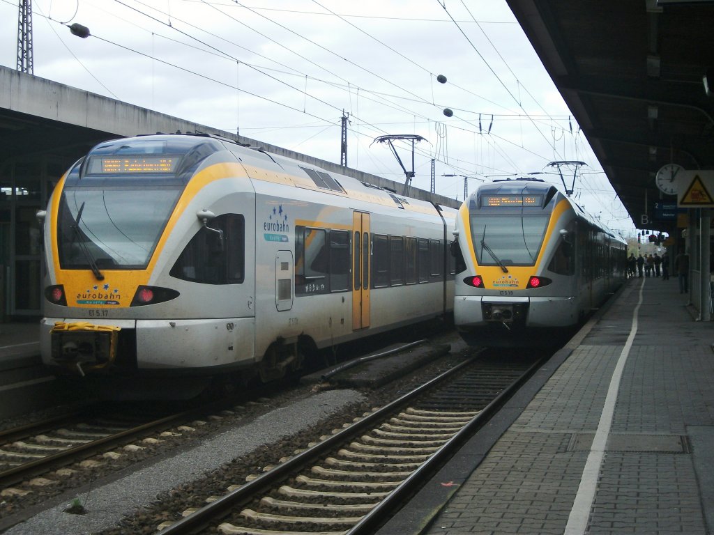 ET 5.17 nach Paderborn Hbf und ET 5.13 nach M�nster von der Eurobahn stehen am 31.M�rz 2012 in Hamm(Westfl).