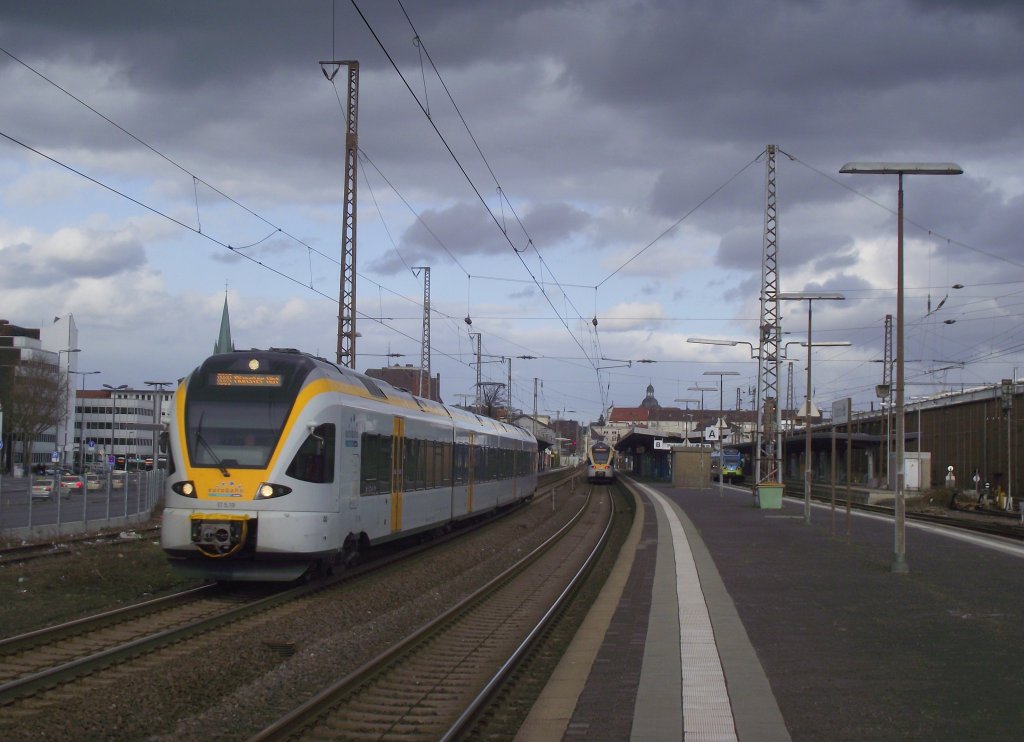 ET 5.19 der Eurobahn verlsst am 31. Mrz 2012 als ERB nach Mnster den Paderborner Hbf.