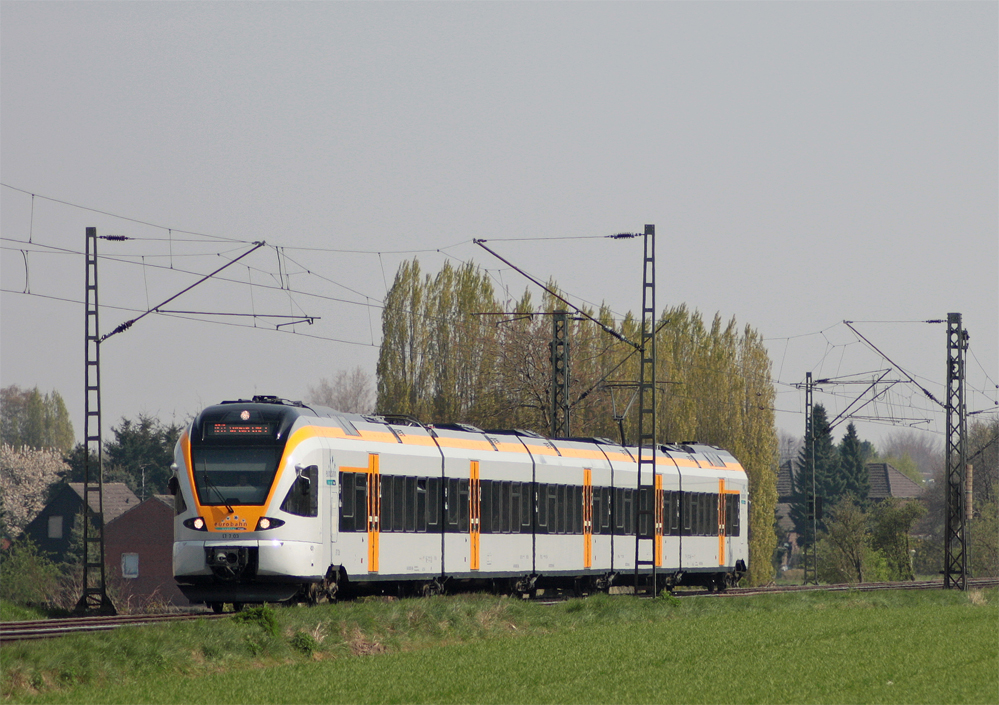 ET 7.03 als ERB92346 (RE13 - Gra-Schnupper-Express) aus Hamm (Westf.) nach Kaldenkirchen am Km 14.1 bei Breyell, 24.4.10