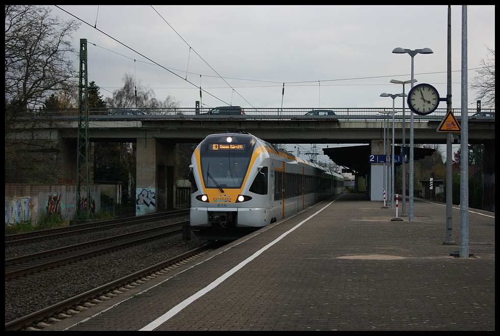 ET 7.10 + ET x.xx bei der Durchfahrt durch Dsseldorf Angermund