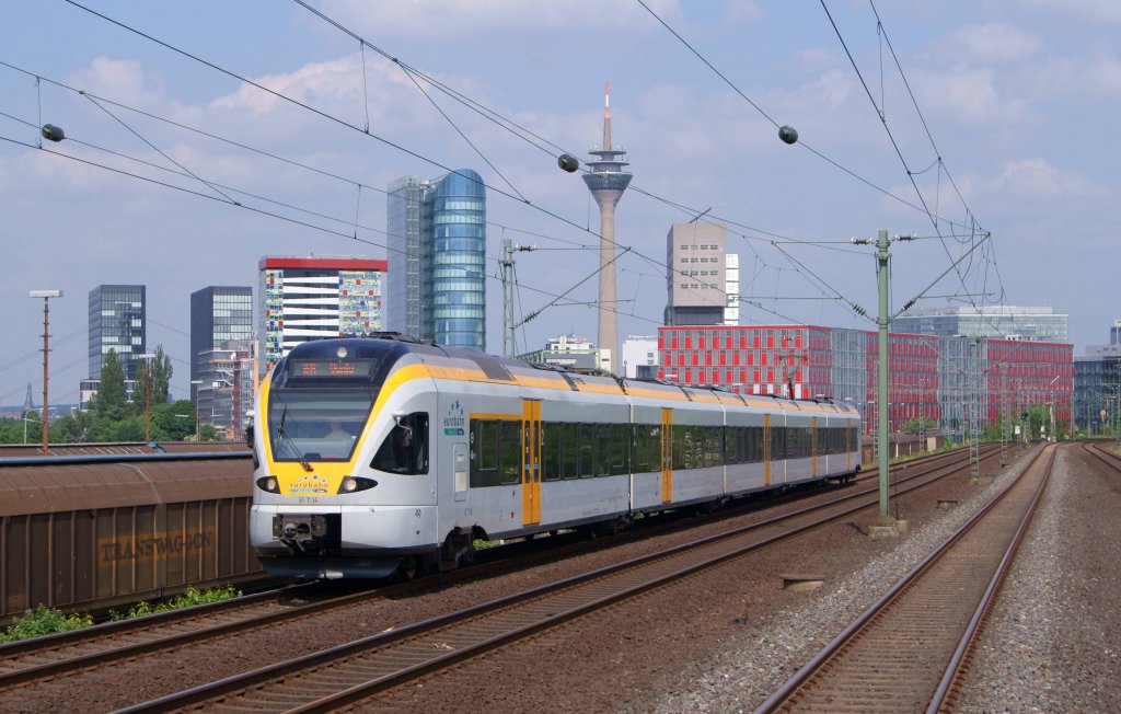 ET 7.14 der Eurobahn als RE 13 von Hamm (Westf.) nach Venlo (NL) in Düsseldorf-Hamm am 30.05.2012