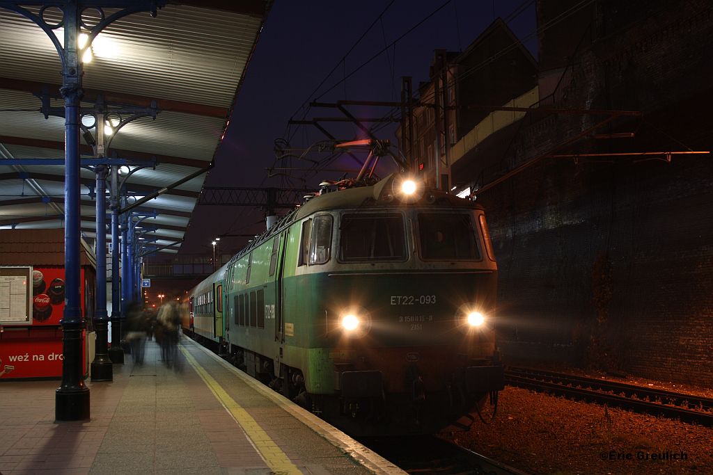 ET22 093 mit einem Regionalzug am 05.10.2011 in Szczecin Glowny.