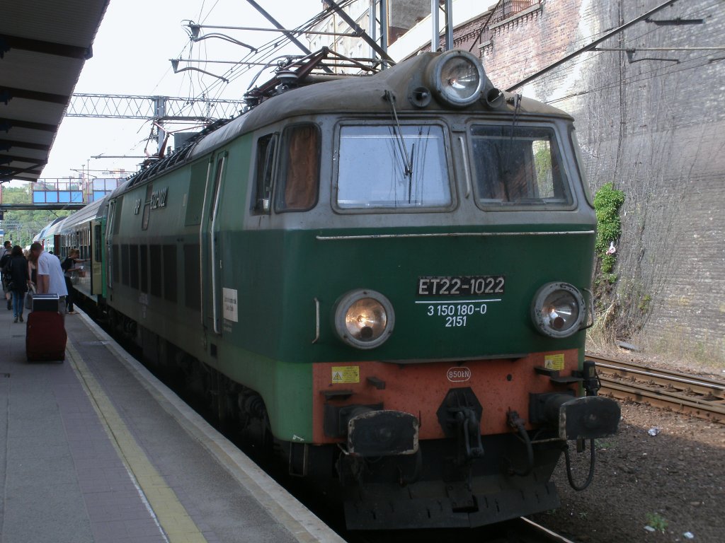 ET22-1022 hat,am 14.Mai 2011,den Bahnhof Szczecin Glowny erreicht.