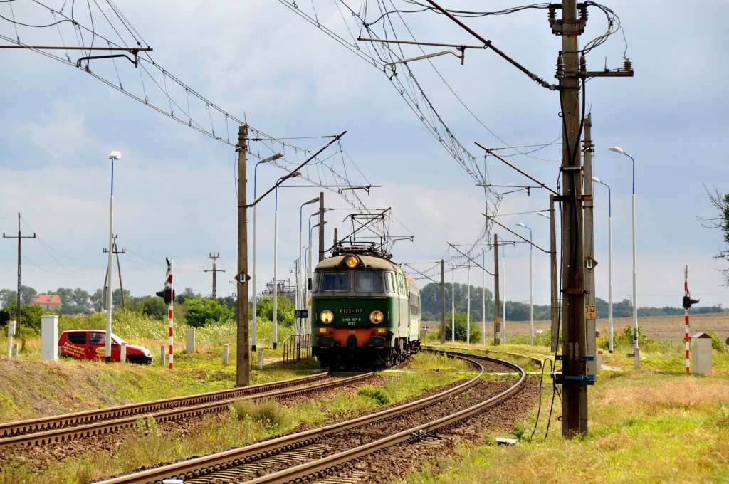 ET22 117 in Strzebielewo Pyrzyckie (09.08.12)

