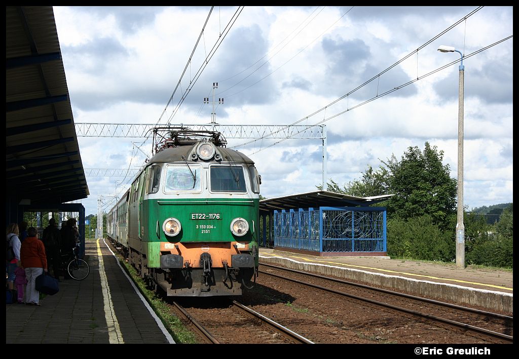 ET22 1176 mit einem IR in Wolin am 11.08.2012.